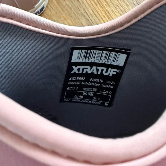 Woman’s light pink Xtratuf boots - Picture 4 of 4